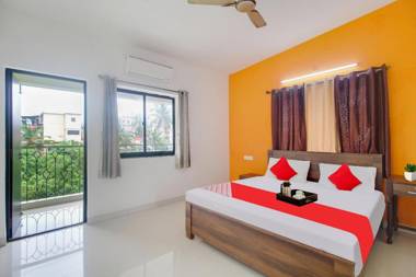 OYO 90775 Palm & Sands Resort