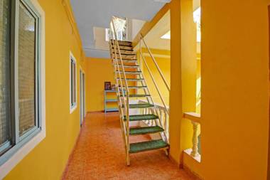 OYO 90341 Vagator Inn - Cafe & Bar