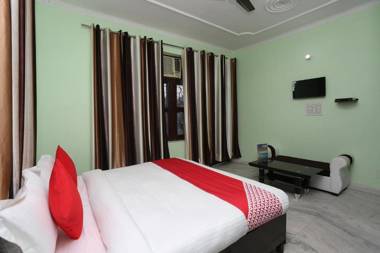 OYO 18669 Shree Palce