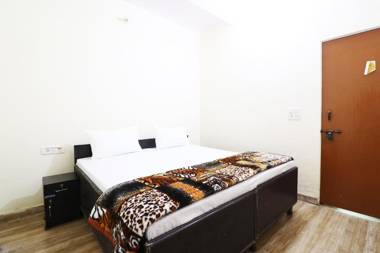 SPOT ON 46861 Tushir House