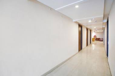 Capital O 71643 Grand Aashirwad