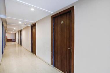 Capital O 71643 Grand Aashirwad