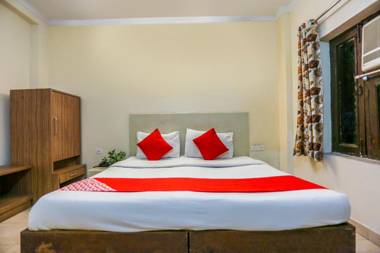 OYO 72051 Hotel Mahadev