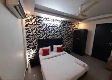 THE HOTEL DIAMOND
