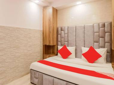 OYO 79394 Grand Palace 2