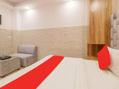 OYO 79394 Grand Palace 2