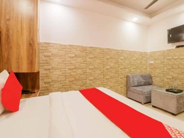 OYO 79394 Grand Palace 2