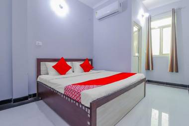 OYO 79460 Dream Holiday Hotel