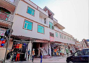 OYO 79460 Dream Holiday Hotel