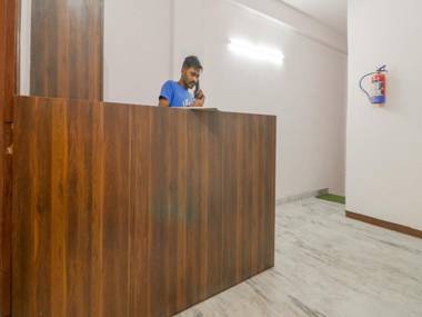 OYO 76738 Hotel Z Black