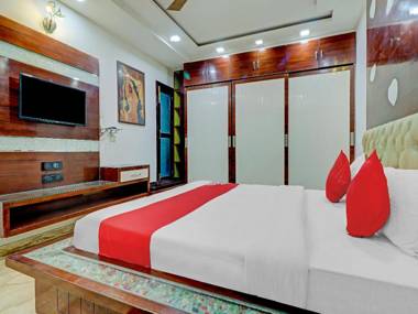 OYO 78950 Hotel Grand Velly