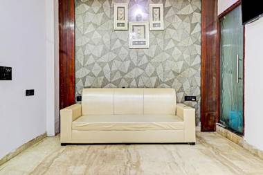 OYO 78950 Hotel Grand Velly