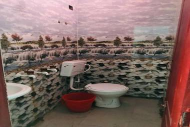 SPOT ON 81226 Delhi Gold Hotel