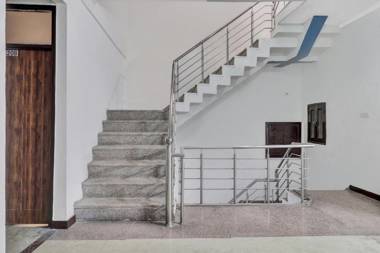 Collection O 82388 Hotel Drive Inn 24