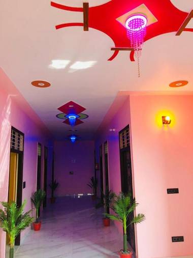 OYO 83715 Crystal Hotel