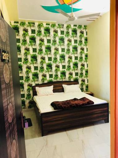 OYO 83715 Crystal Hotel