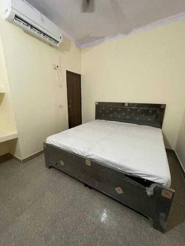 SPOT ON 92450 Royal Ms Residency