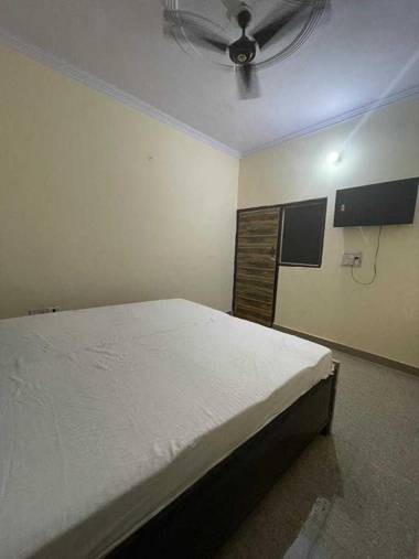 SPOT ON 92450 Royal Ms Residency