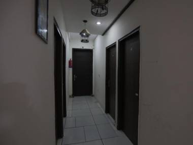 Capital O 92631 White Hotel