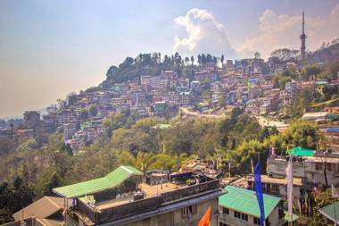 FINESTAYS HIDDEN ABODE