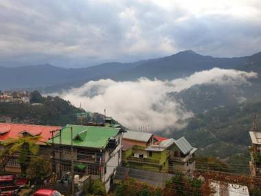 Bankhim Residency (Parking available)