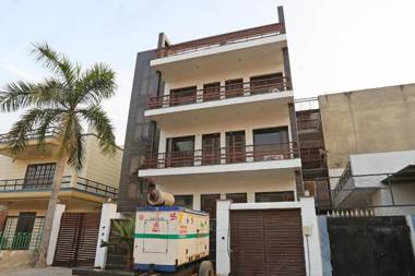 OYO 11090 Maira Homes