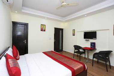 OYO 11090 Maira Homes