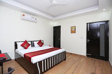 OYO 11090 Maira Homes