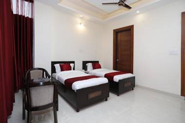 OYO 9275 Hotel Royal Inn