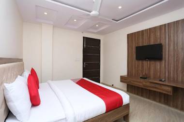 OYO 28302 Hotel Welcome Banquets And Room