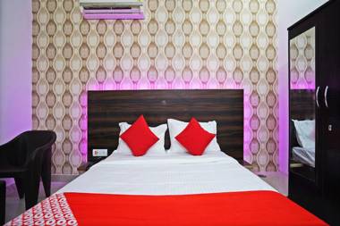 OYO 46882 Hotel Five Sense