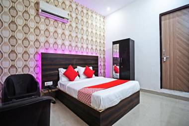 OYO 46882 Hotel Five Sense