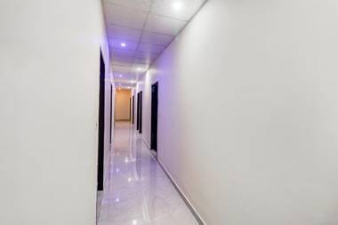 OYO Flagship 84467 Hotel Raddision Pink