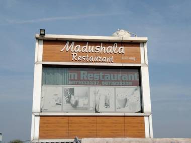 OYO HOME 85455 Madhushala