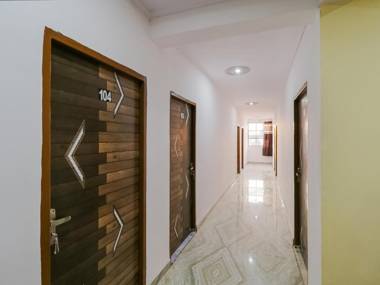 OYO Flagship 86850 Hotel Royal Diamond