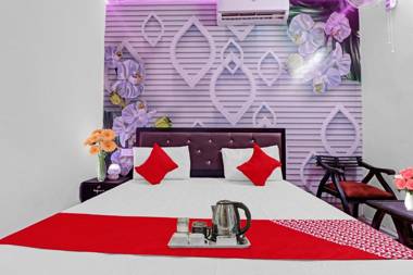 OYO 88123 Hotel Small Town