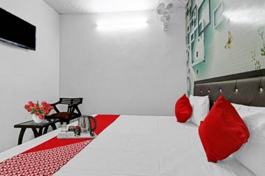 OYO 88123 Hotel Small Town