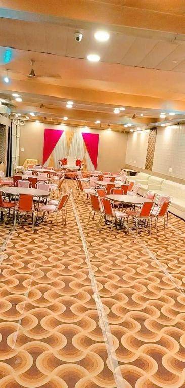 OYO 92164 Crown Hotel And Banquets