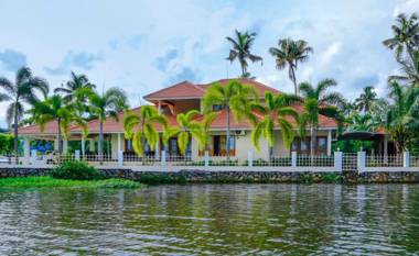 River Whisper Homestay