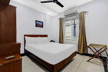 OYO Townhouse 595 Majestic Inn