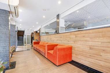 OYO Townhouse 595 Majestic Inn