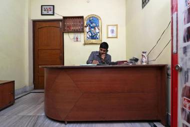 OYO 18668 Ananya Guest House