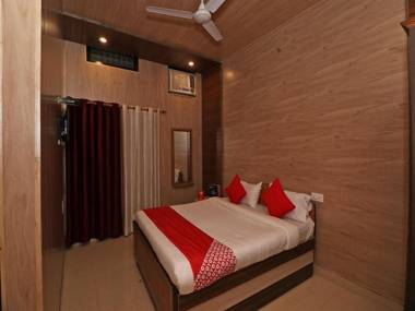 OYO 24700 Hotel Mahalaxmi Palace