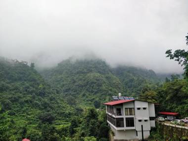 Haut Monde Hill Stream Resort