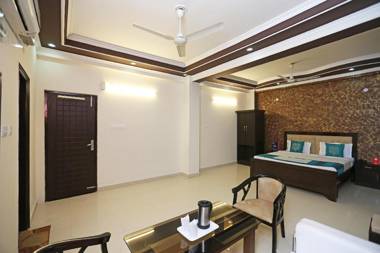 OYO Flagship 6163 Hotel City Palace