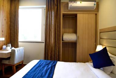 Hotel White Rock By The Solitaire Hospitality