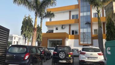Hotel Guru Surbhi