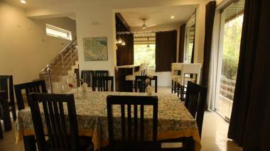 OYO HOME 85639 Cozyhome By Evanka Elite