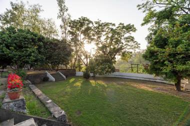 Ivory Villa 3bhk w Garden view and WiFi by Roamhome