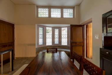 Ivory Villa 3bhk w Garden view and WiFi by Roamhome